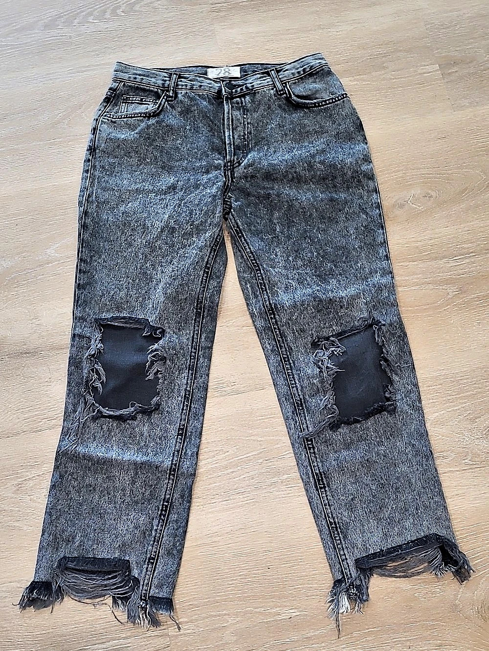 We The Free Distressed Straight Leg Jeans Size 28